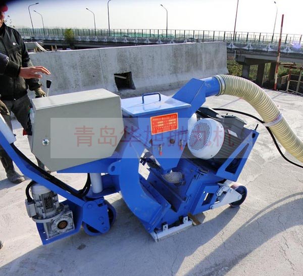移動式路面拋丸機(jī)清理橋面混凝土浮漿