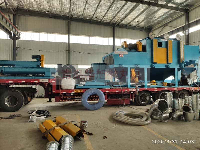 Q6925輥道通過式拋丸機(jī)裝車發(fā)貨現(xiàn)場(chǎng)